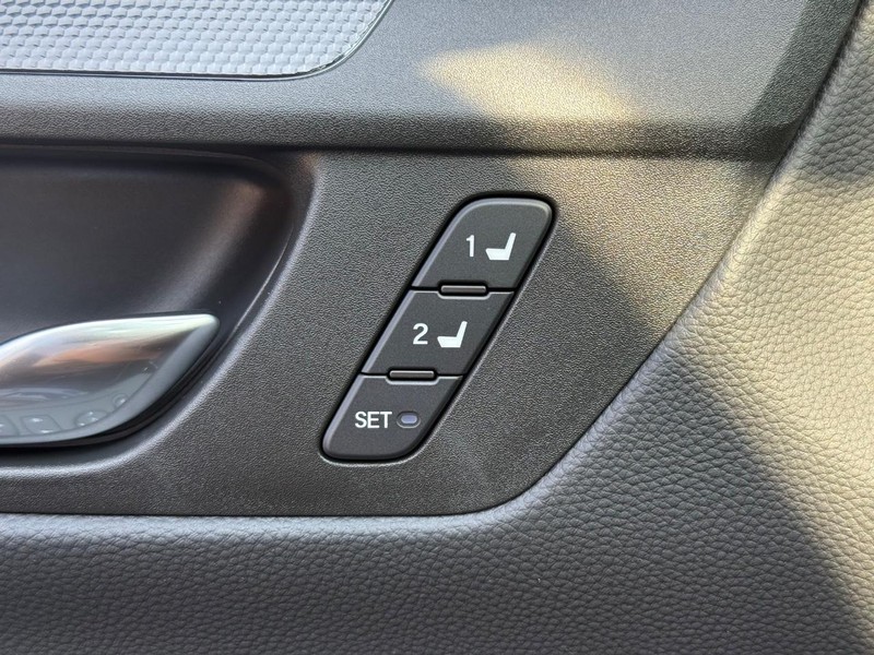 Honda CR-V Hybrid Vehicle Image 11