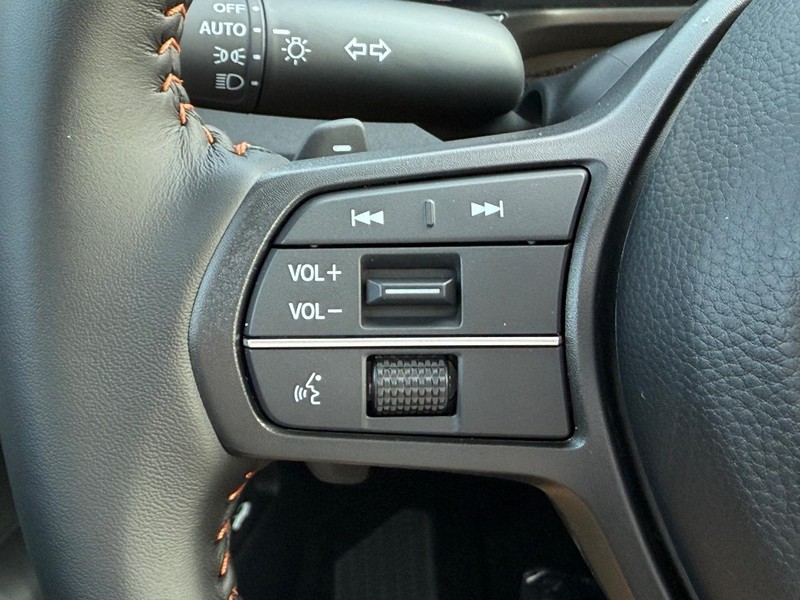 Honda CR-V Hybrid Vehicle Image 12