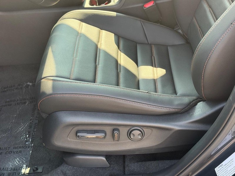 Honda CR-V Hybrid Vehicle Image 17