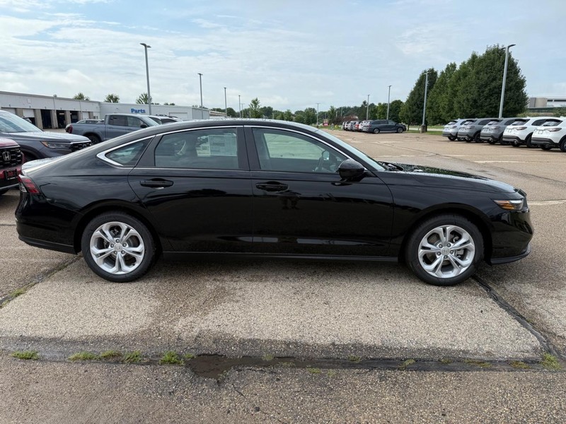 Honda Accord Sedan Vehicle Image 2
