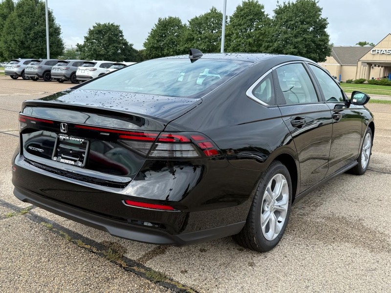 Honda Accord Sedan Vehicle Image 3