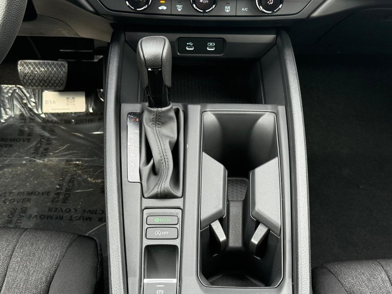 Honda Accord Sedan Vehicle Image 8