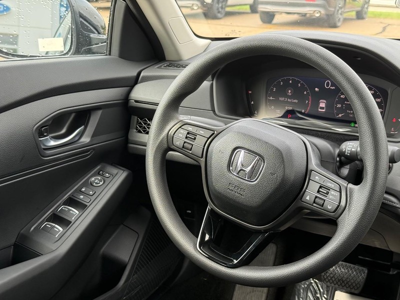 Honda Accord Sedan Vehicle Image 9