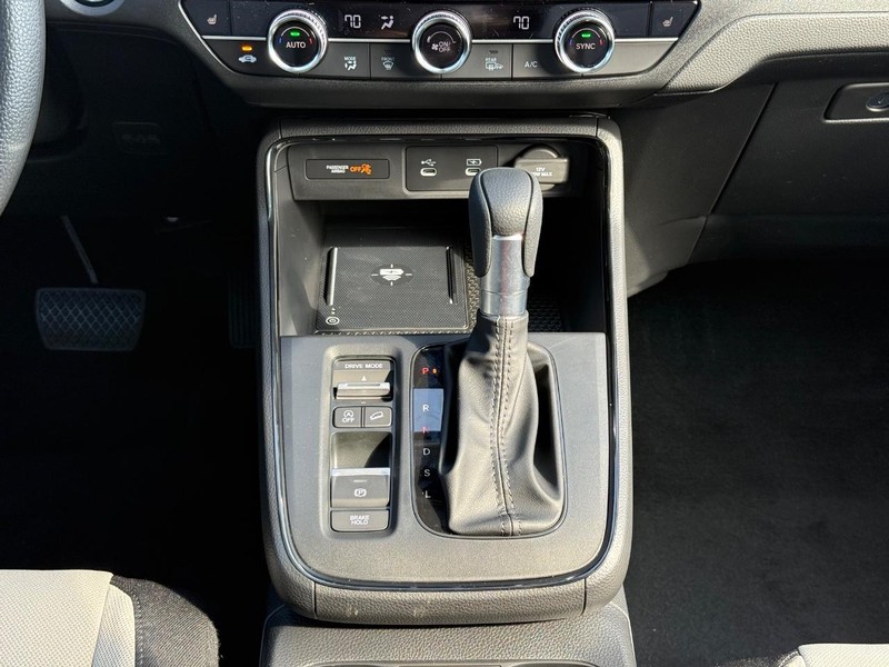 Honda CR-V Vehicle Image 8