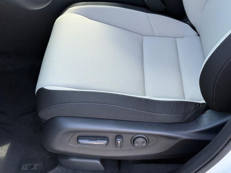 Honda CR-V Vehicle Image 16