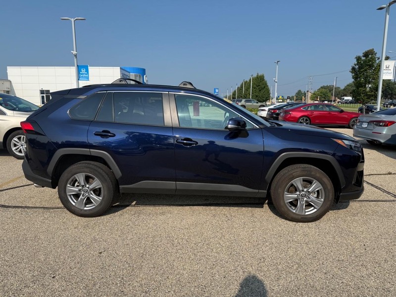 Toyota RAV4 Vehicle Image 2