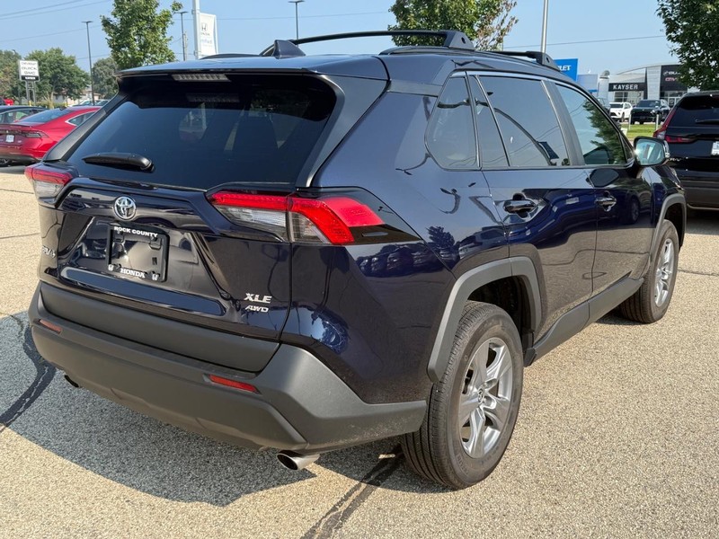 Toyota RAV4 Vehicle Image 3