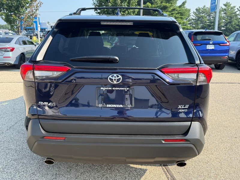 Toyota RAV4 Vehicle Image 4