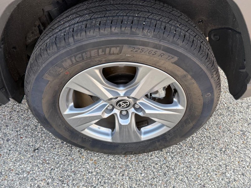 Toyota RAV4 Vehicle Image 7