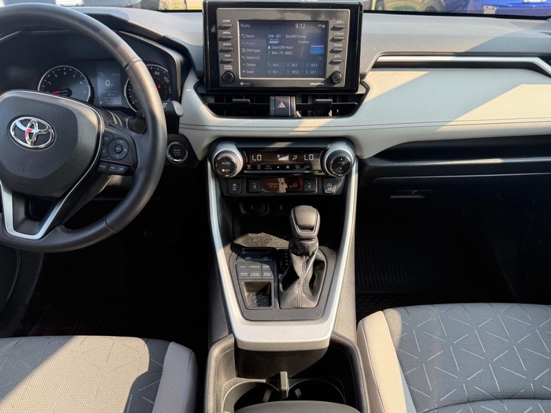 Toyota RAV4 Vehicle Image 10