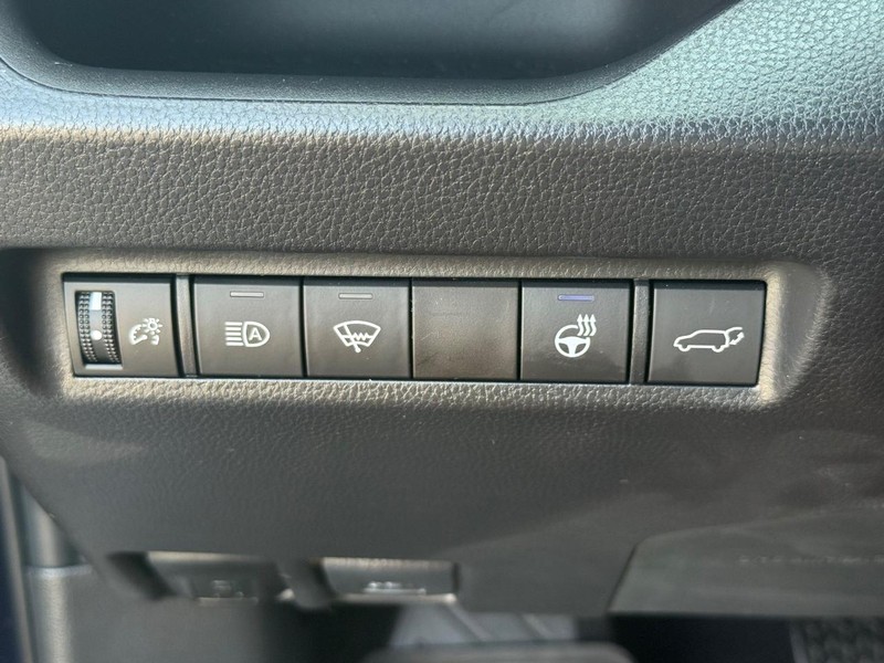 Toyota RAV4 Vehicle Image 16