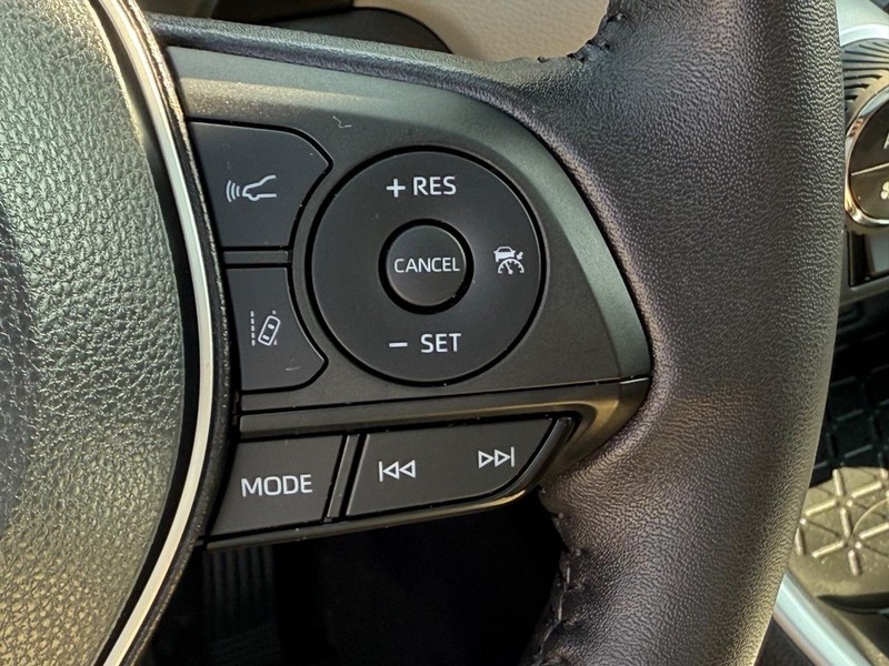 Toyota RAV4 Vehicle Image 18