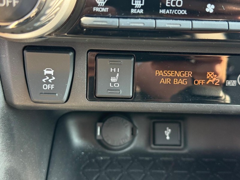 Toyota RAV4 Vehicle Image 21
