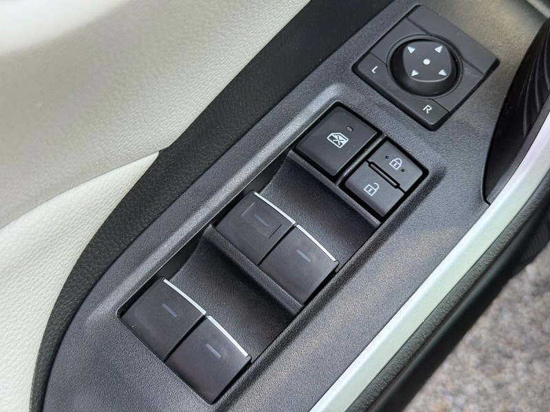 Toyota RAV4 Vehicle Image 22