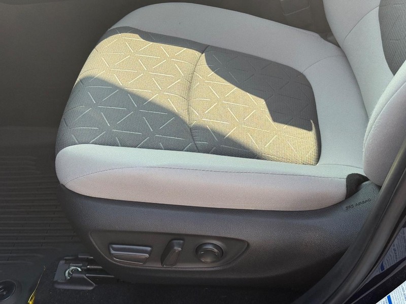 Toyota RAV4 Vehicle Image 23