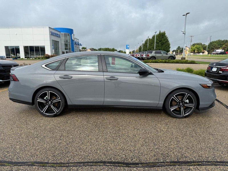 Honda Accord Hybrid Vehicle Image 2
