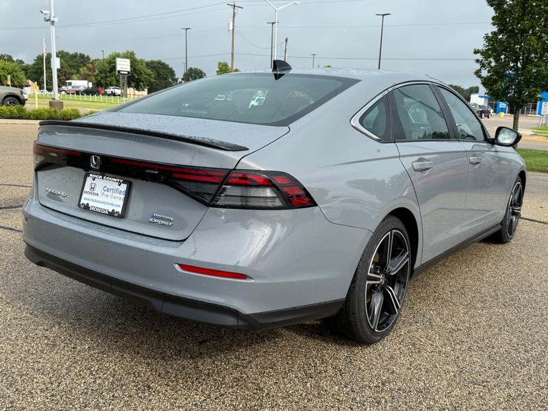 Honda Accord Hybrid Vehicle Image 3