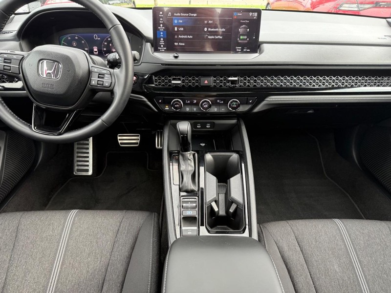 Honda Accord Hybrid Vehicle Image 10