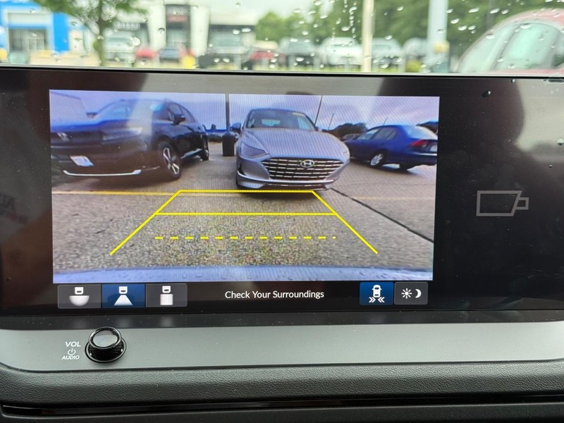 Honda Accord Hybrid Vehicle Image 18