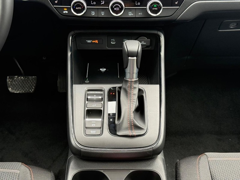 Honda CR-V Hybrid Vehicle Image 9