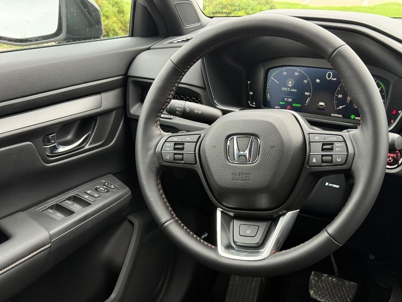 Honda CR-V Hybrid Vehicle Image 10