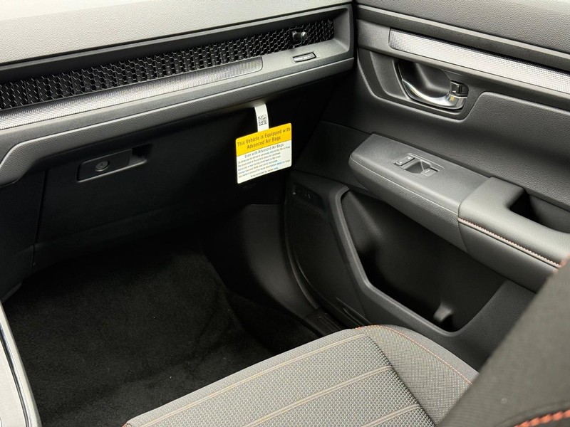 Honda CR-V Hybrid Vehicle Image 11