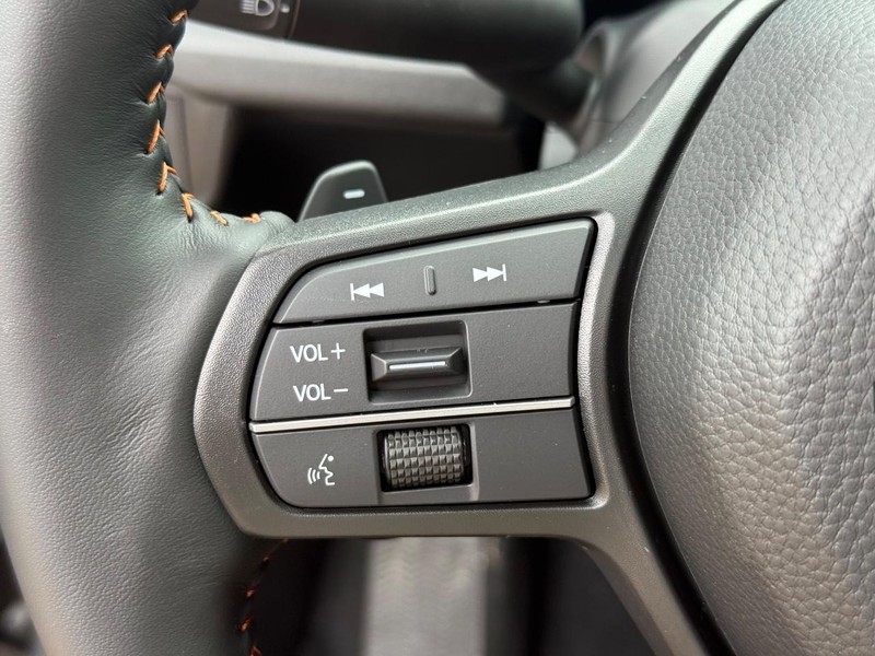Honda CR-V Hybrid Vehicle Image 12