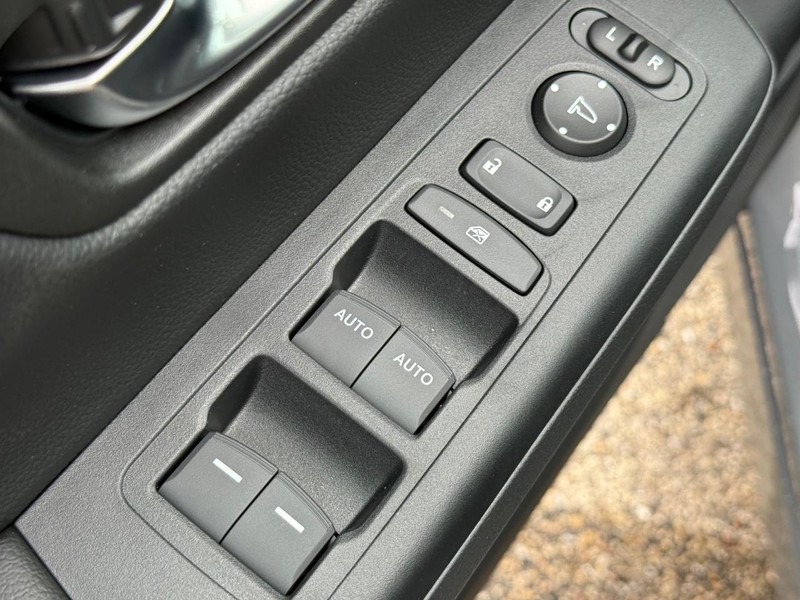 Honda CR-V Hybrid Vehicle Image 16
