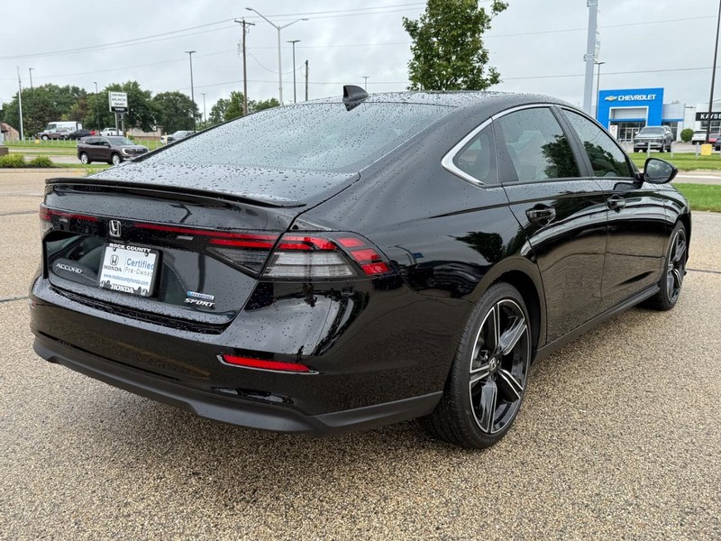 Honda Accord Hybrid Vehicle Image 3
