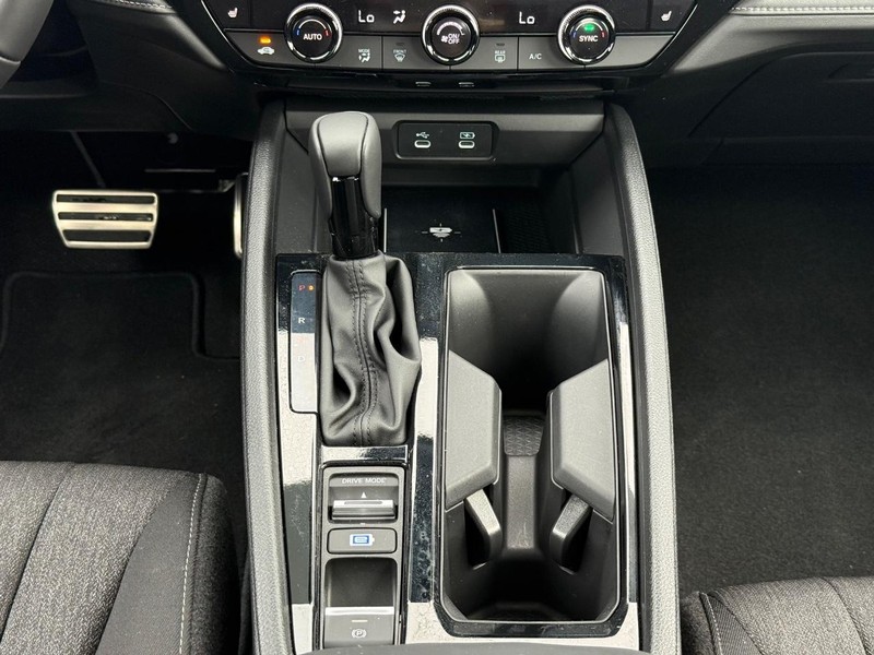Honda Accord Hybrid Vehicle Image 12