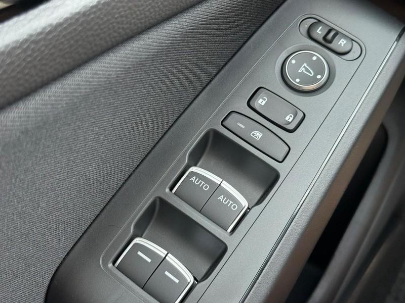 Honda Civic Hatchback Hybrid Vehicle Image 5