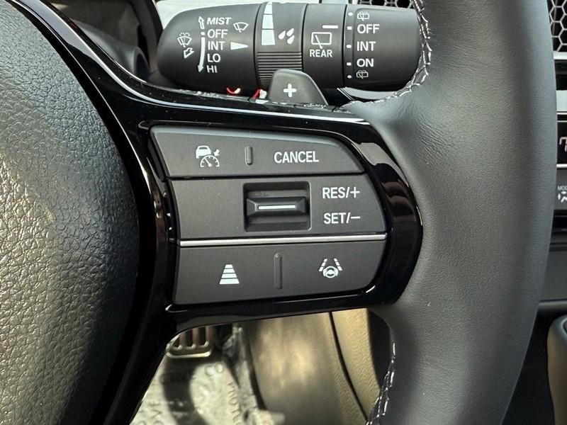 Honda Civic Hatchback Hybrid Vehicle Image 6
