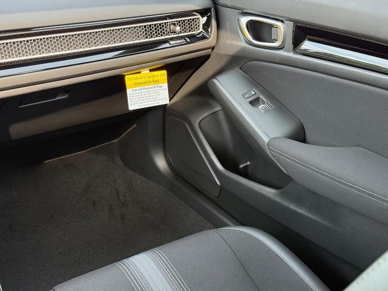 Honda Civic Hatchback Hybrid Vehicle Image 10