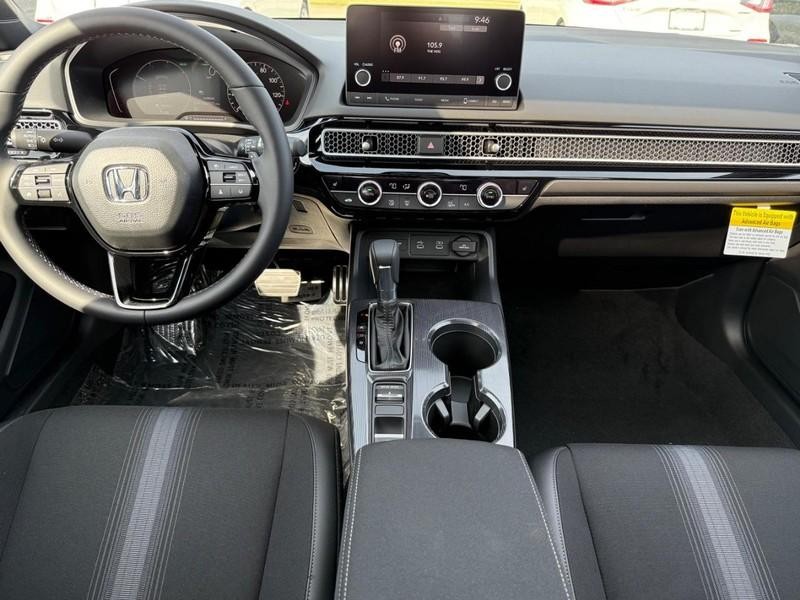 Honda Civic Hatchback Hybrid Vehicle Image 14