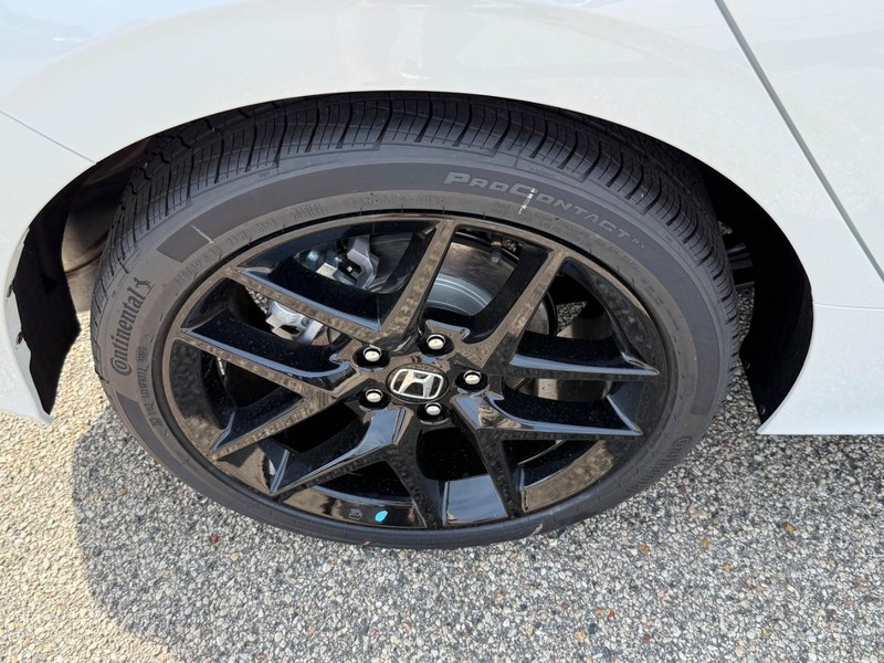 Honda Civic Hatchback Hybrid Vehicle Image 4