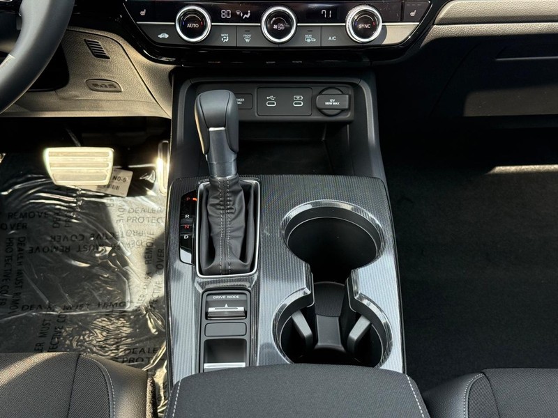 Honda Civic Hatchback Hybrid Vehicle Image 8