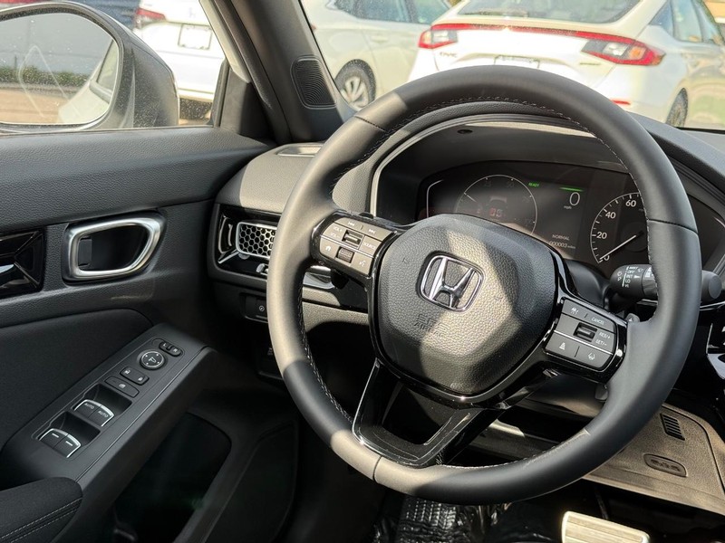 Honda Civic Hatchback Hybrid Vehicle Image 9