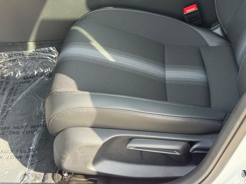 Honda Civic Hatchback Hybrid Vehicle Image 16