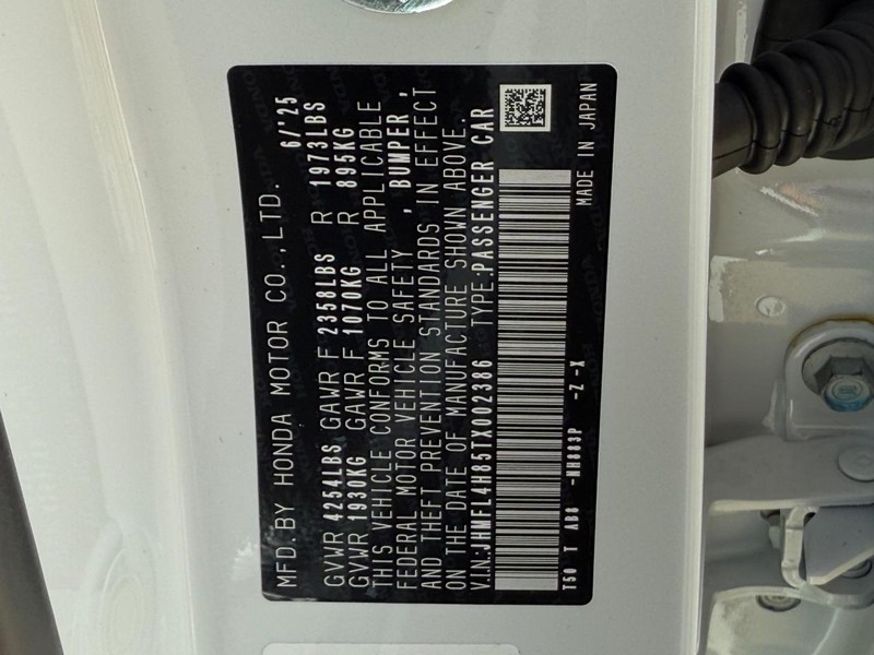 Honda Civic Hatchback Hybrid Vehicle Image 17