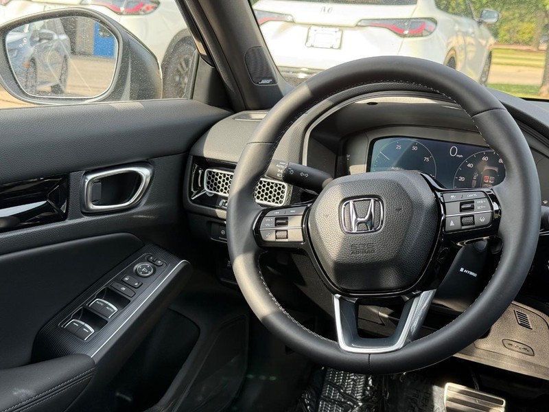 Honda Civic Hatchback Hybrid Vehicle Image 9