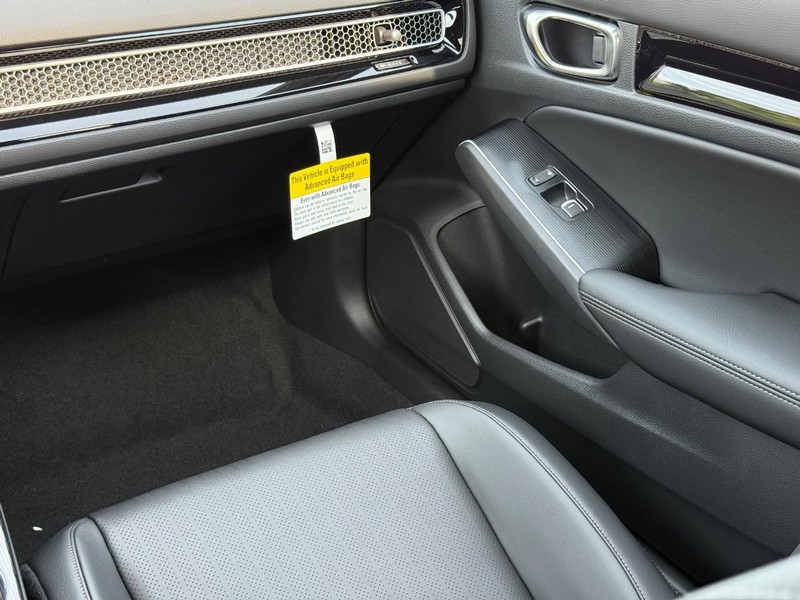 Honda Civic Hatchback Hybrid Vehicle Image 10