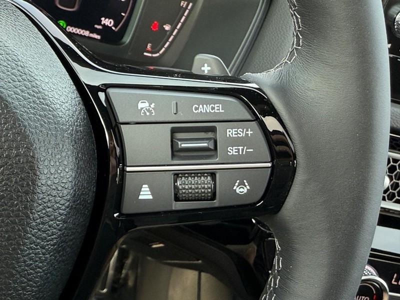 Honda Civic Hatchback Hybrid Vehicle Image 12