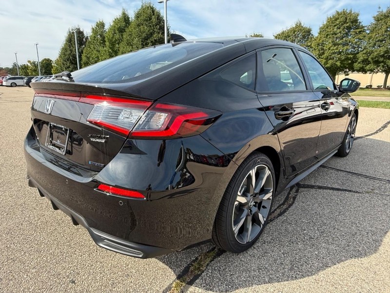 Honda Civic Hatchback Hybrid Vehicle Image 3