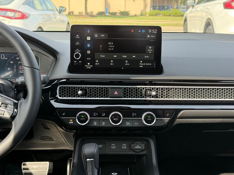 Honda Civic Hatchback Hybrid Vehicle Image 7