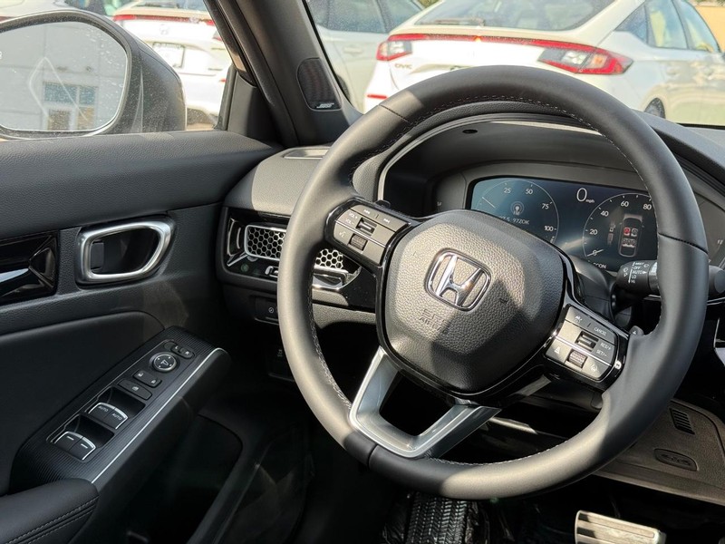 Honda Civic Hatchback Hybrid Vehicle Image 9