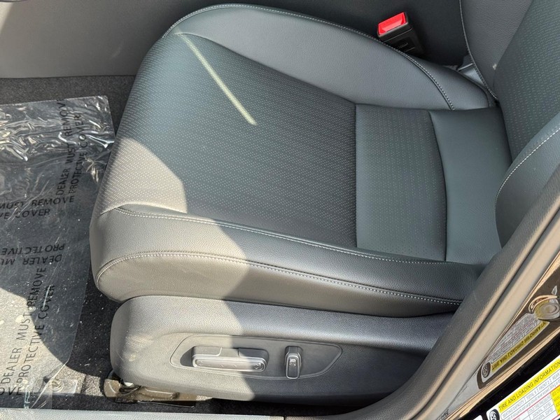 Honda Civic Hatchback Hybrid Vehicle Image 16
