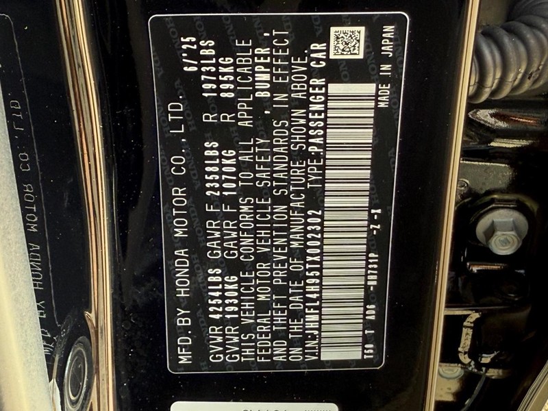 Honda Civic Hatchback Hybrid Vehicle Image 17