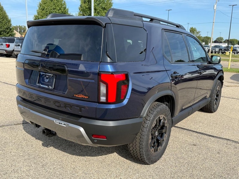 Honda Passport Vehicle Image 3