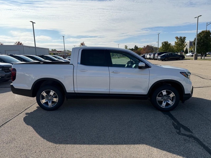Honda Ridgeline Vehicle Image 2