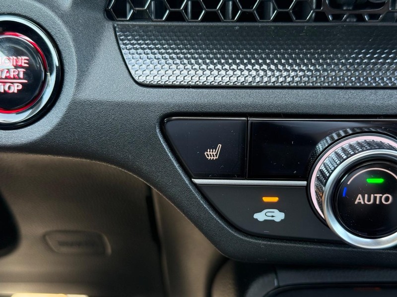 Honda CR-V Vehicle Image 14